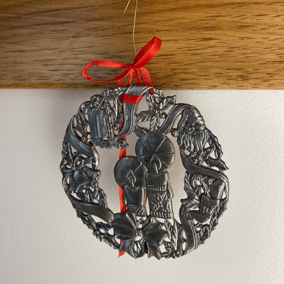 Bundle of 4 dated Holiday Tree Ornaments. - Picture 9 of 11